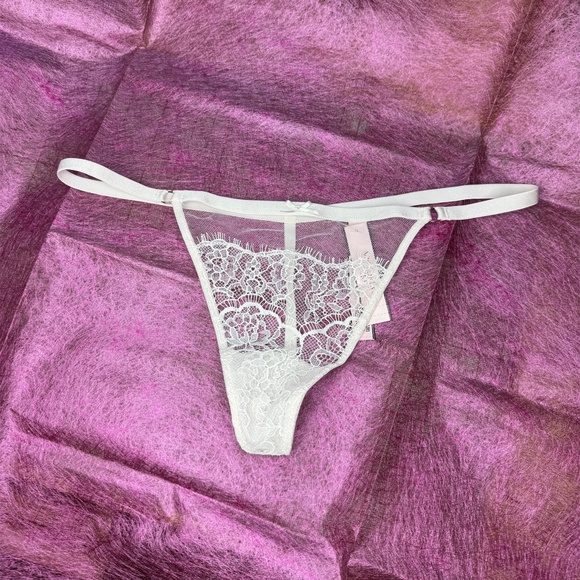 BRAND NEW Victoria’s Secret V-Strings MAC Lip Glass, & Heel Protectors Gift Set - Picture 4 of 13